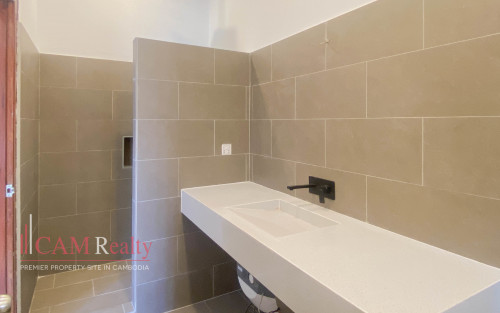 4 Bedroom Villa with Private Pool for Rent in Tonle Basak