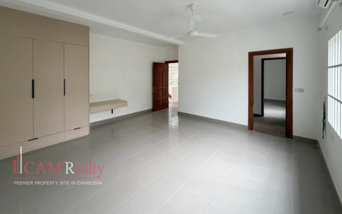 4 Bedroom Villa with Private Pool for Rent in Tonle Basak