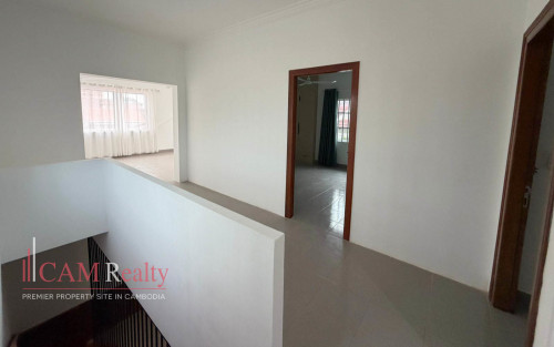 4 Bedroom Villa with Private Pool for Rent in Tonle Basak