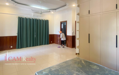 4 Bedroom Villa with Private Pool for Rent in Tonle Basak