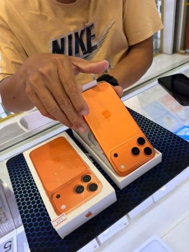 650$ យកបាន 17 pro max