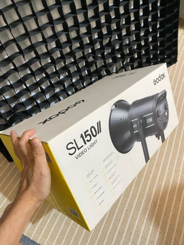 Godox sl 150ii  like new in box sell only 120$