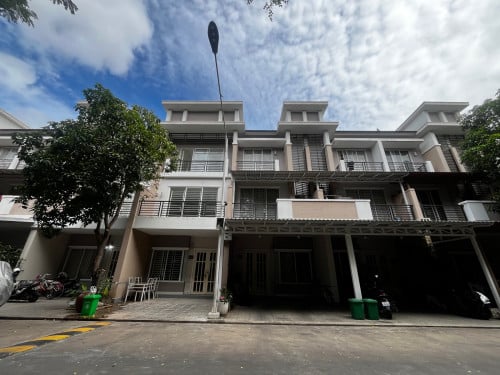 Link villa for sale Ph 371