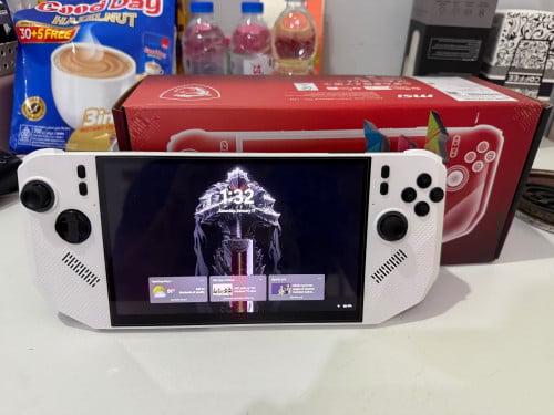 MSI CLAW A8 99.99% still have warranty and BOX