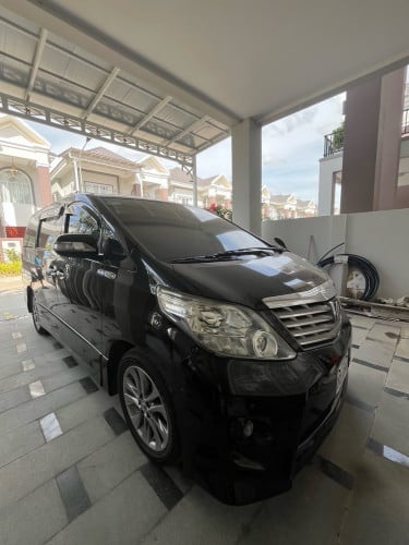 Toyota Alphard 2010