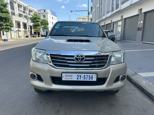 Toyota Hilux Vigo 2014 ឡានក្រុមហ៊ុន ហ្សុីន១ជុំ ថ្មីណាស់