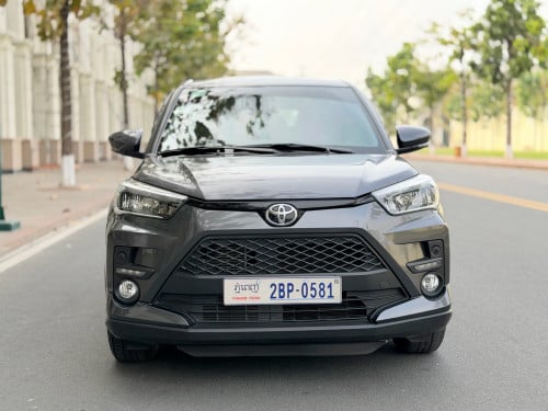 Toyota Raize 022 full ប្រើបាន 13000 km ដូចកេះ