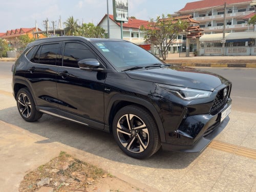 Yaris Cross EV full option ប្រើបាន3ម៉ឺនគីឡូ