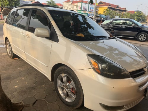 ឡានអ្នកប្រេីលក់