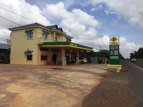 ការ៉ាសសាំង និងដីធំទូលាយសម្រាប់លក់ (ជាប់ផ្លូវជាតិលេខ ៧)