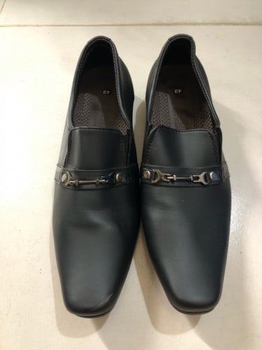 ស្បែកជេីង​