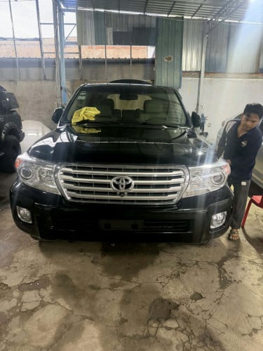 ឡានស្អាតកាត់ឈ្មោះ