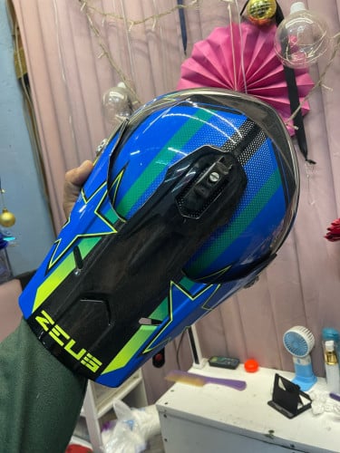 ក្រោមទីផ្សារ