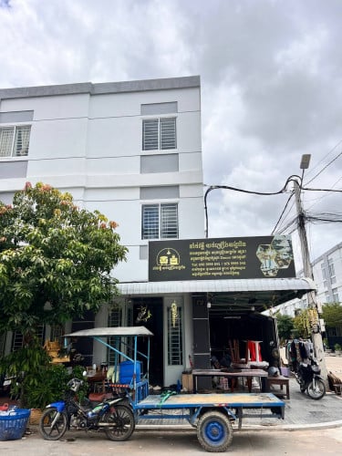 ផ្ទះនៅ ក្នុងបុរី ពិភពថ្មីកួរស្រូវ2 ត្រូវការលក់