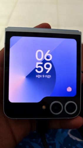 ខូចតែអេក្រង់ក្នុងខាងក្រៅស្អាត 98% ហើយខាងក្រៅចុចបានមួយសេរី