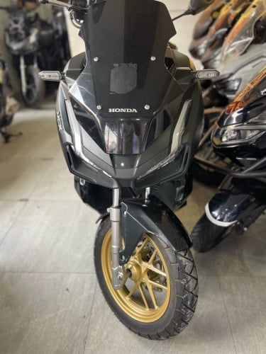 ក្រុមហ៊ុនADV021