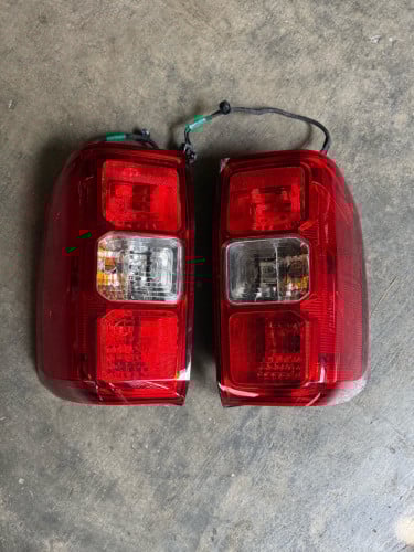 ស្តុបក្រោយ Ford XLT 2025 ថ្មី100% ដោះពីឡាន