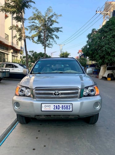 រៀបចំរួច Highlander 2001_V4 ប៉ុង1 បើកដំបូល ពណ៌ប្រាក់( 2AD. ម្ចាស់ដើម) ថ្មី ធានាទឹកថ្នាំហ្ស៊ីន 85%🥇✅