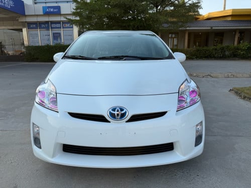 លក់ Prius 2011 Option 2 ពណ៌សកាំមៃ ក្នុងលឿង ទឹកថ្នាំសុីន90%