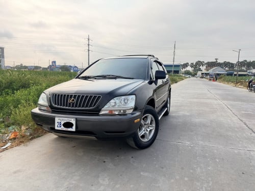 ឡានលក់បន្ទន់RX300ឆ្នាំ99ប៉ុង1ម្ចាស់ដើមឡានស្អាតអត់បុកម៉ាសុីនស្ងាត់ក្នុងថ្មីបាត់ខ្ចីថ្នាំសុីនឡានលេងហើយ