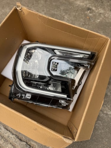 ចង្កៀងមុខ XLT 2025 ខាងស្ដាំ Original New 100%