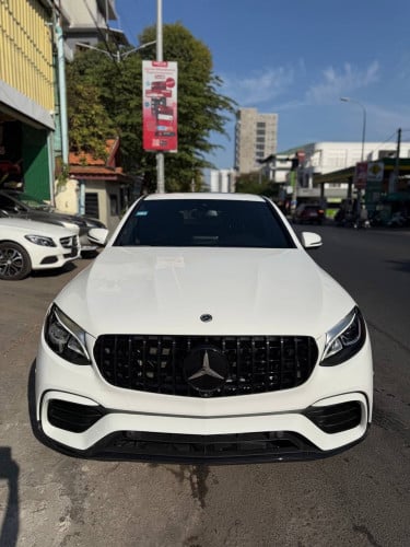 Benz GLc300 coupe2018 ពណ៍សក្នុងខ្មៅ 🥇