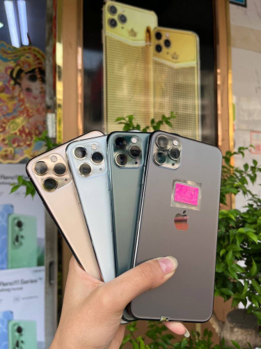 iPhone 11pro max 64G (1ទឹកស្រុកខ្មែរ លក់ធូៗ)