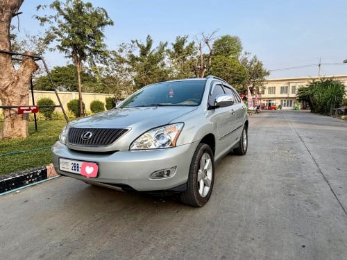 Lexus 330 ឆ្នាំ04 ប៉ុង1ព័ណទឹកប្រាក់សុីន1ជុំម្ចាស់ដេីមសាច់ដែកបាតស្អាតខ្ចីណាស់
