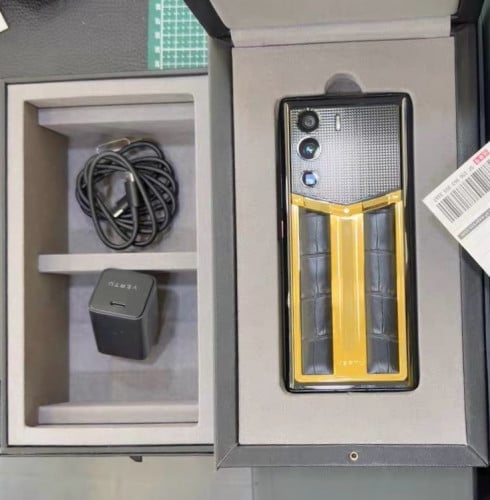 Meta Vertu Clouds de Paris Gold Plating alligator