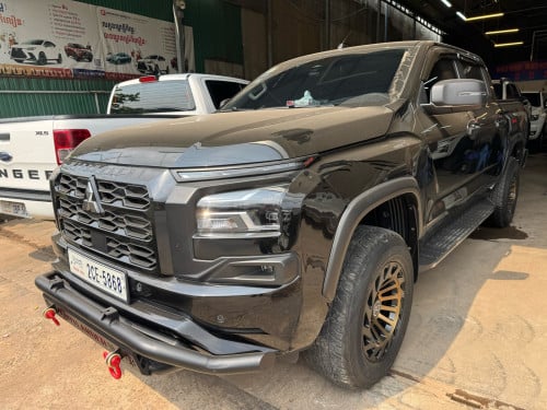 Mitsubishi triton 2024 ហ្សុីនមួយជុំ 20000km