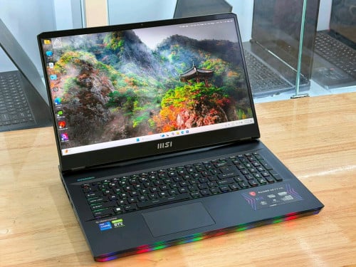 MSI Raider GE77HX 12UGS