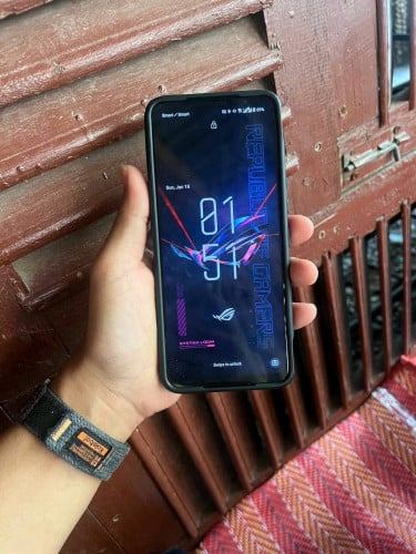 ROG 6 99.99% RAM 8GB ROM 128 HAVE BOX