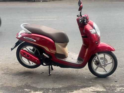 Scoopy 020 មានឯកសាេត្រឹមត្រូវ