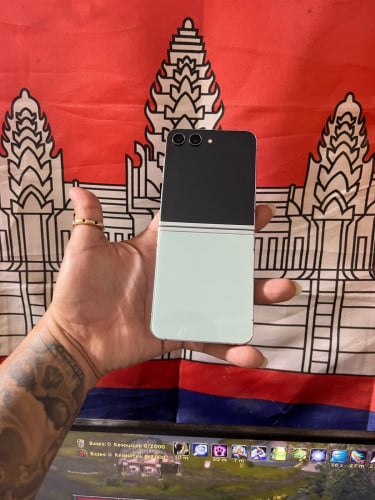 Z flip 5 / ram8g / 256g / ក្រុមហ៊ុនសុីម 2+esim / សុំណុំហ្សុីន លក់តំលៃក្រោមទីផ្សារនៅកម្ពុជា 265$ ដាច់