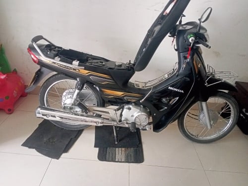 មានកាតគ្រីម្ចាស់ដើម