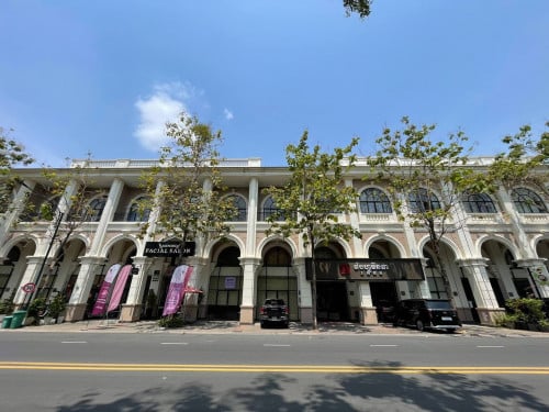 • ផ្ទះអាជីវកម្ម សម្រាប់លក់នៅក្នុងបុរីប៉េងហួតបឹងស្នោរ (គម្រោង រ៉ូសាតូ)