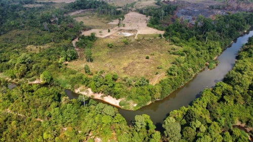 ដីលក់ជាប់ព្រែក៣០០មែត្យ