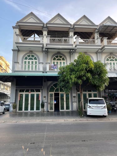 ផ្ទះសំរាប់លក់ ទីតាំងនៅទល់មុខសួនសុបិនចំការព្រីង