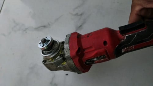 ម៉ូទ័របាញ់វីសនិងឆាប