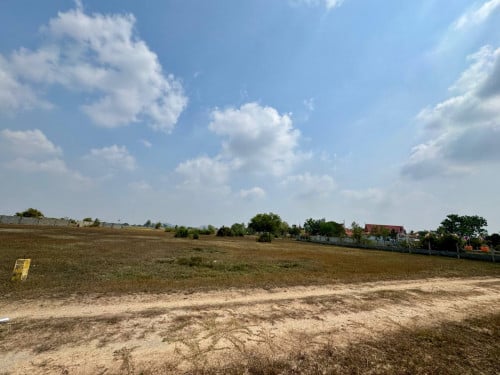 ដីលក់ក្បែរភ្នំប្រសិទ្ធ (ប្លង់រឹង)