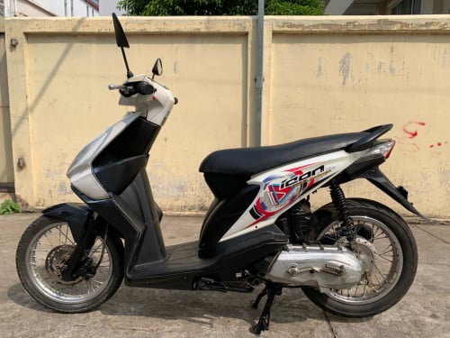 ម៉ូតូលក់​