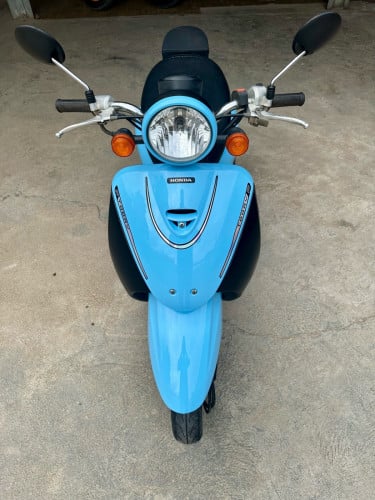 ម៉ូតូលក់ ប្រើ ប៊ិច