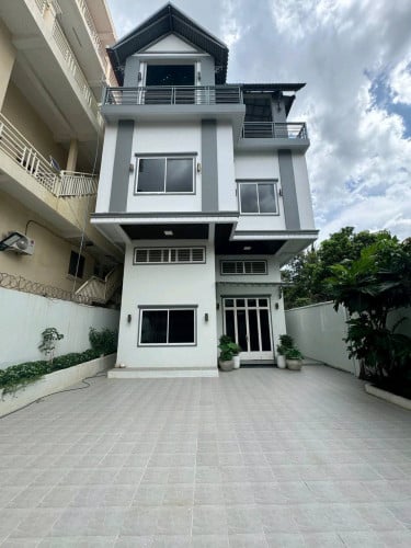 វិឡាទោលបឹងទំពុន ជិតវត្តសន្សំកុសល លក់ឡៃឡុងតម្លៃល្អ