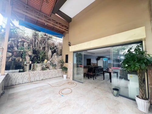 ហាងសំរាប់ជួលនៅបាសាក់លែន