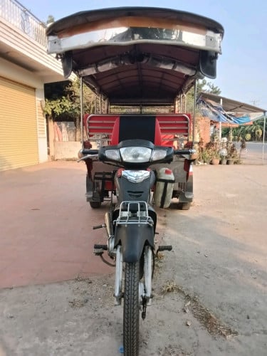 កង់បីលក់ឯកសារគ្រប់