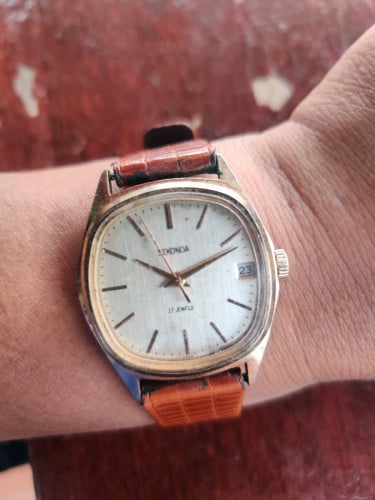 នាឡិកាបុរាណម៉ូឡាន ម៉ាស៊ីនរុស្ស៊ី នៅស្អាត90%