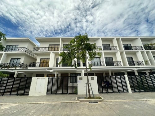 វីឡាកូនកាត់ល្អ សំរាប់លក់ នៅបុរីចន្ទគីរី នៅផ្លូវជាតិលេខ២ ( A-12)