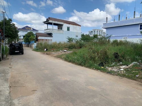 ដីលក់ មុខផ្សារ Century Plaza