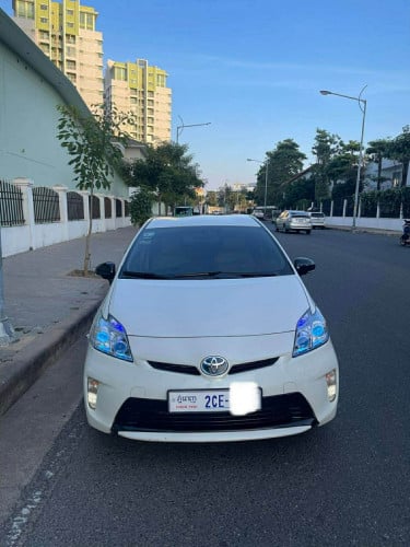 លក់Prius 014 option 3 ក្នុងលឿង