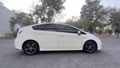 ស្តុកថ្មី Prius 2012 Deluxe Solar តម្លៃល្អ